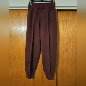 NWOT Lululemon HR relaxed burgundy joggers, 2